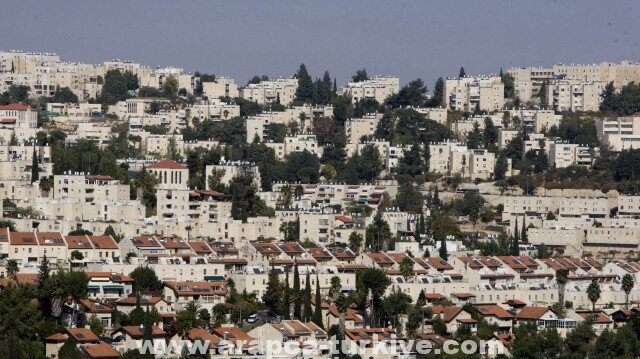 إسرائيليون يقيمون بؤرة استيطانية بقرية فلسطينية قرب القدس