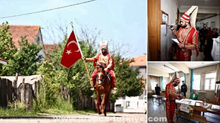 بالزي الانكشاري.. رياضي يدلي بصوته في الانتخابات الرئاسية والبرلمانية التركية