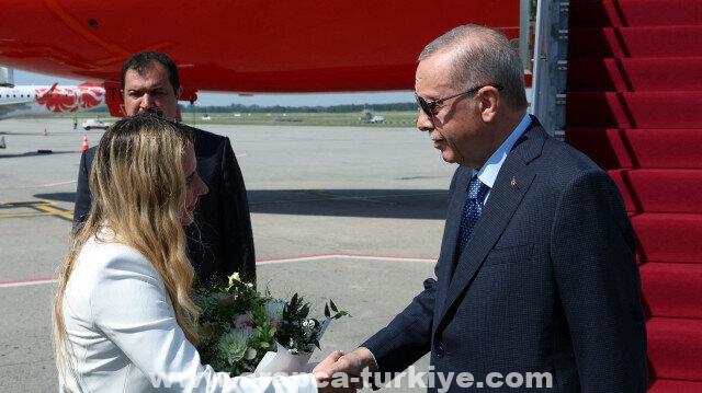 الرئيس التركي يصل المجر