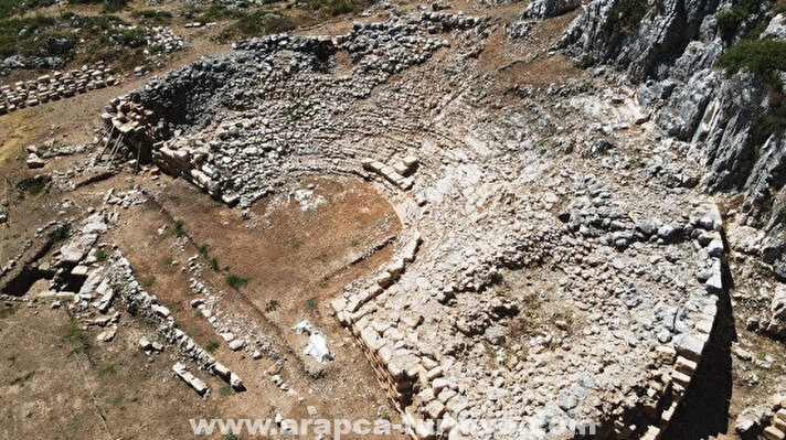 مسرح "ثيرا" الأثري.. شاهد على الحضارة القديمة في تركيا