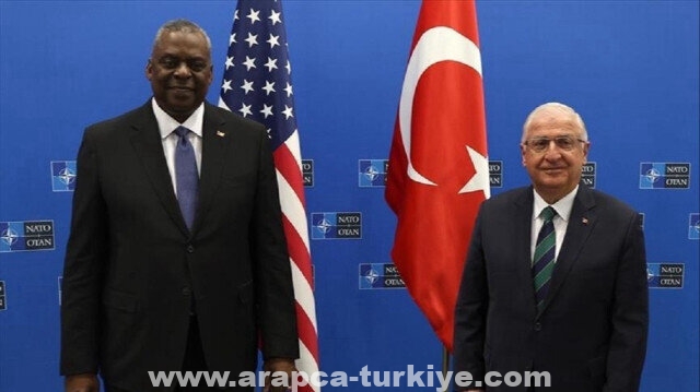 وزيرا الدفاع التركي والأمريكي يبحثان الأوضاع في سوريا