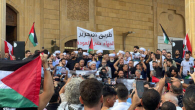 الآلاف يتظاهرون في لبنان تنديدا بالقصف الإسرائيلي على غزة