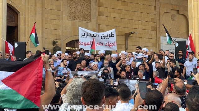 الآلاف يتظاهرون في لبنان تنديدا بالقصف الإسرائيلي على غزة