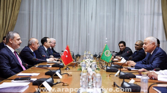 وزير الخارجية التركي يلتقي الأمين العام للجامعة العربية