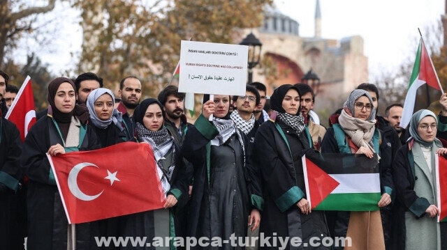 إسطنبول.. محامون يتضامنون مع زملائهم الفلسطينيين