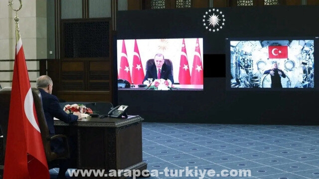 أردوغان يجري اتصالا مع رائد الفضاء التركي بالمحطة الدولية