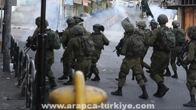 الاحتلال الإسرائيلي يواصل تنفيذ سلسلة مداهمات واعتقالات بالضفة الغربية