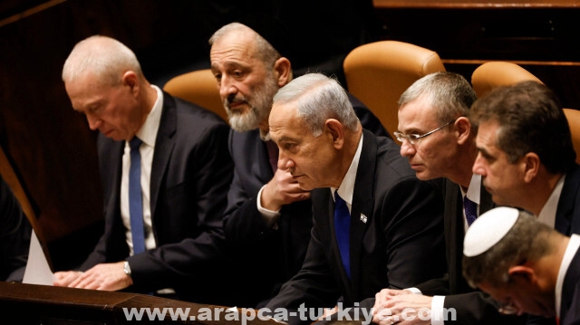 "هآرتس" واصفةً حكومة نتنياهو بالأسوأ: تريد إحراق إسرائيل