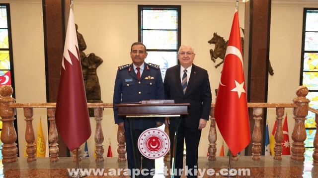 وزير الدفاع التركي يلتقي رئيس الأركان القطري في أنقرة