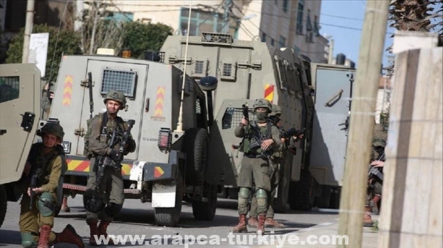 الضفة.. الجيش الإسرائيلي يعتقل سيدة وشاب قرب رام الله