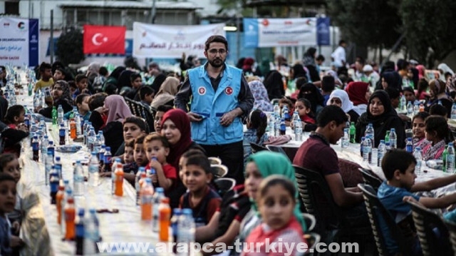 يومياً.. 3 آلاف فلسطيني يجتمعون حول مأدبة إفطار تركية في غزة