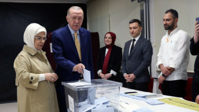 الرئيس أردوغان يدلي بصوته في الانتخابات المحلية
