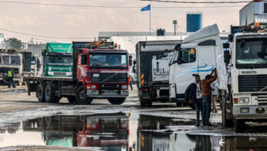 يمينيون إسرائيليون يحاولون مجددا منع دخول مساعدات إنسانية إلى غزة