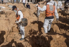 صحة غزة: عثرنا على 80 جثة في 3 مقابر جماعية بساحات مجمع الشفاء