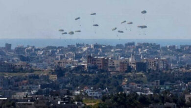 غزة.. طائرات تلقي مساعدات إنسانية في مواصي خان يونس