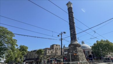 عمود تشمبرليطاش.. شاهد صامت على 1700 عام من تاريخ إسطنبول (تقرير)