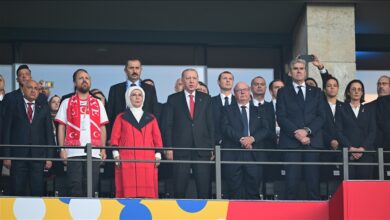 الرئيس أردوغان يحضر مباراة المنتخبين التركي والهولندي